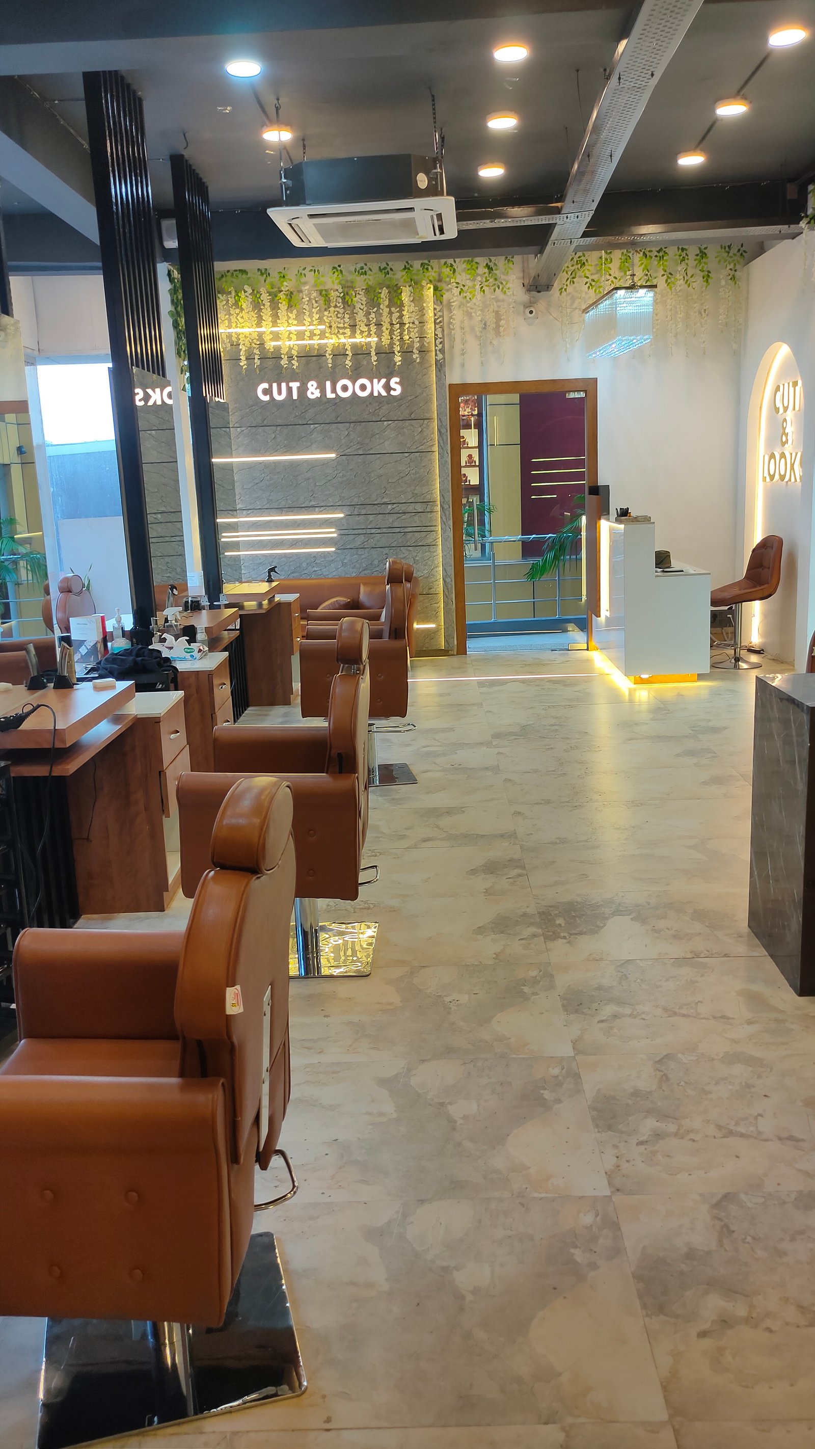 Cut and looks salon