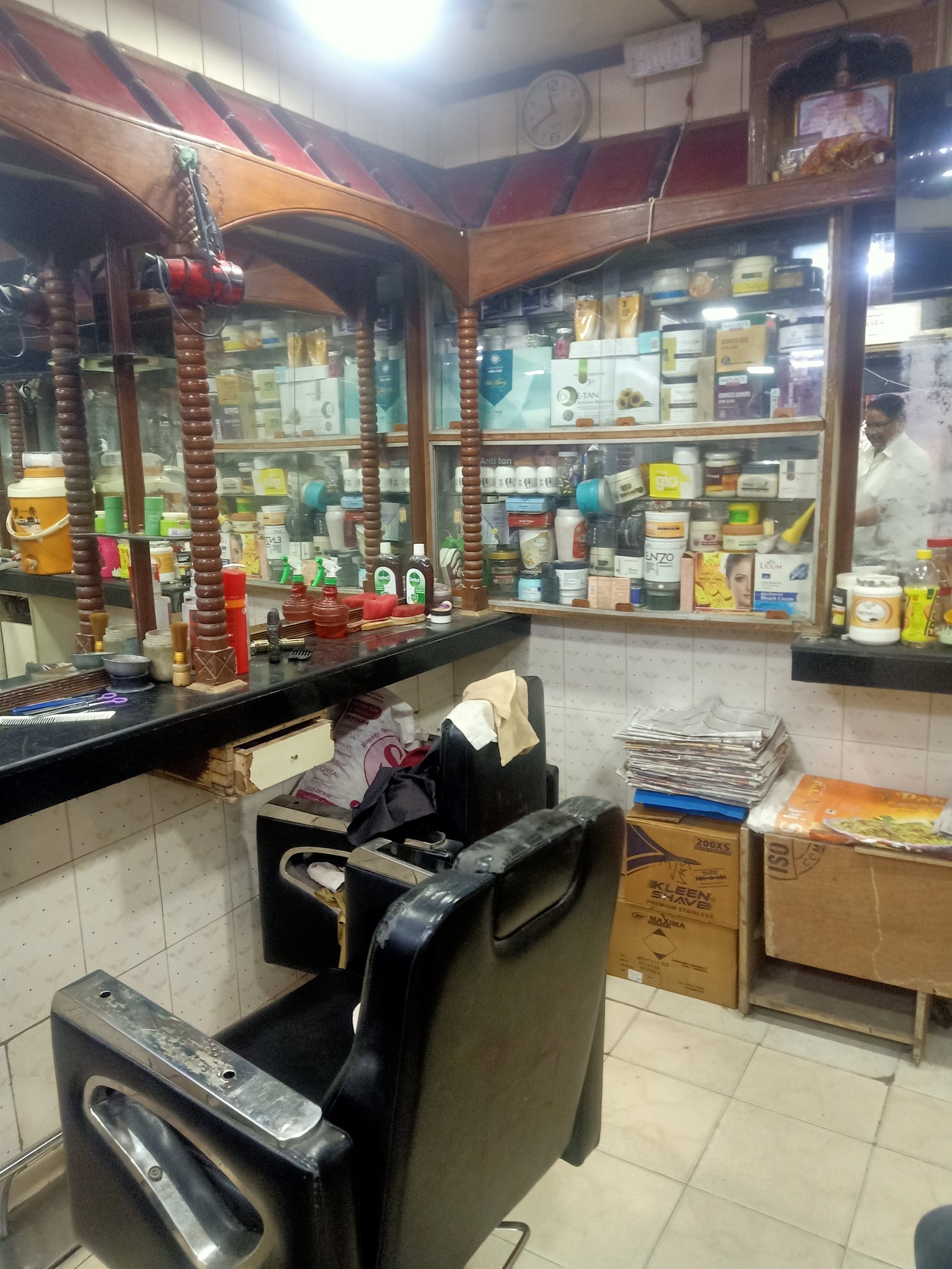 Shri Sai Gents Parlour