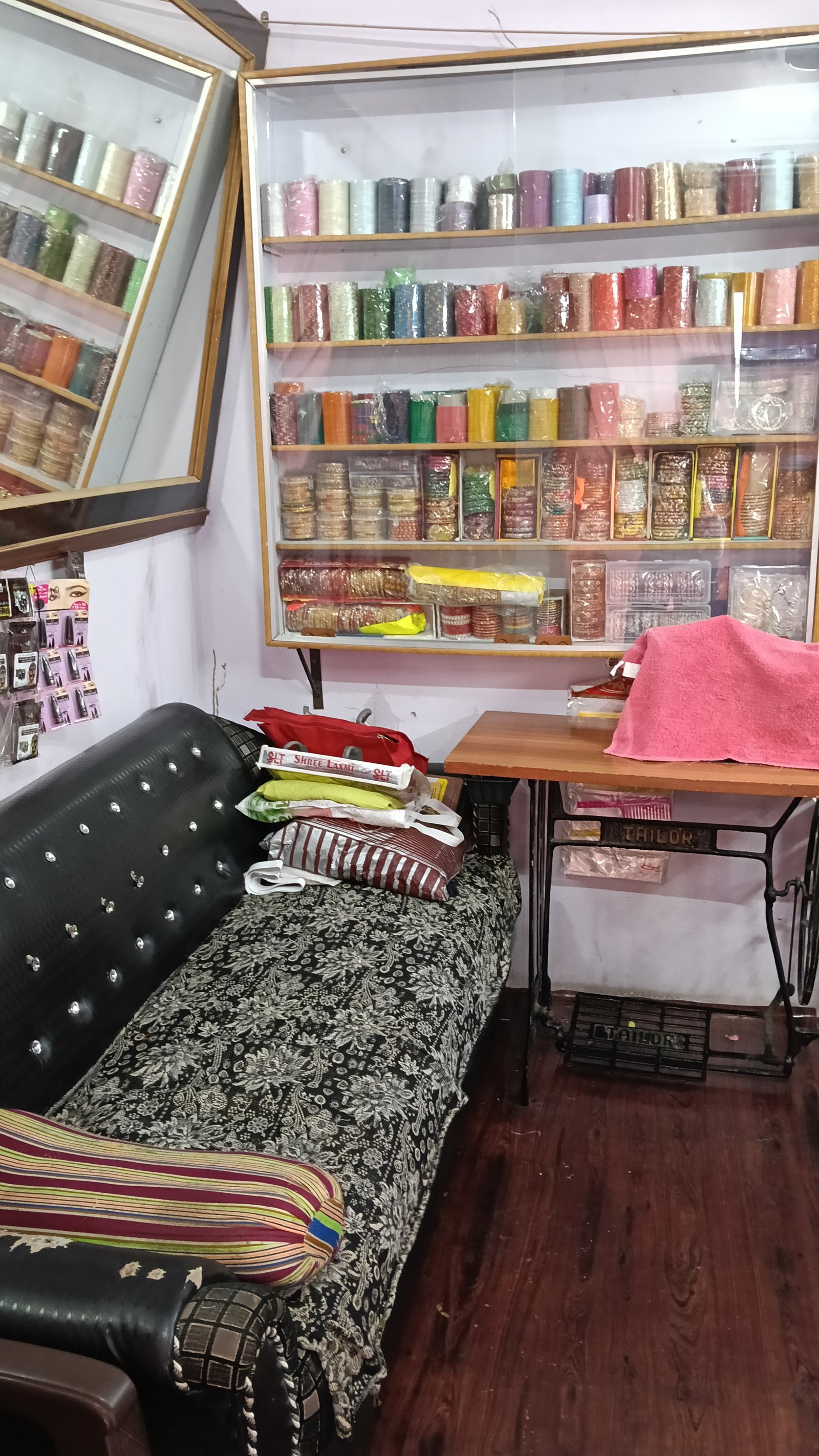 Alka beauty parlour