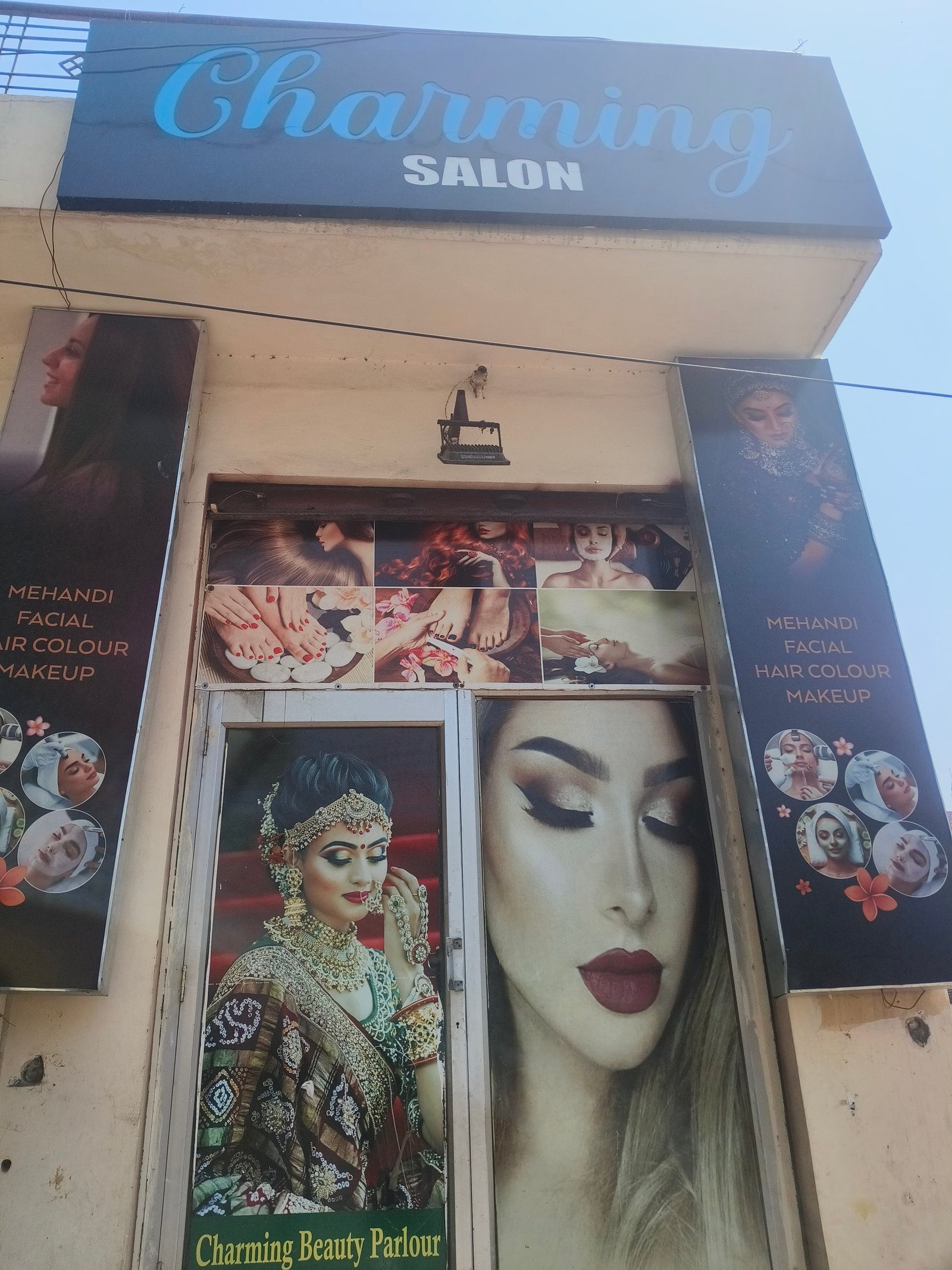 Charming salon